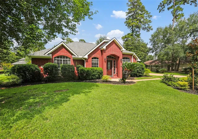 Photo 3 of Sale Pending at 507 Stephen F Austin Dr, Conroe, TX 77302 | MLS# 89308951 | Listing updated on 2026-09-16
