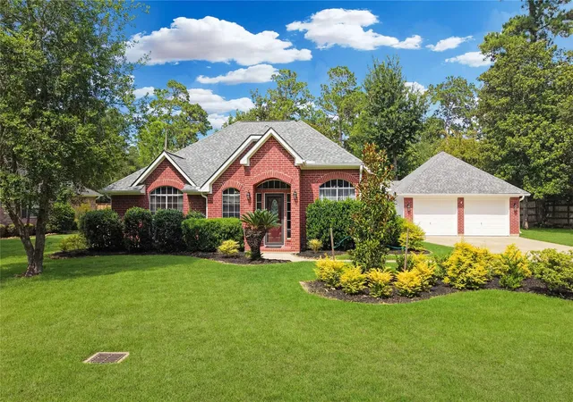 Photo 3 of Sale Pending at 507 Stephen F Austin Dr, Conroe, TX 77302 | MLS# 89308951 | Listing updated on 2026-09-16