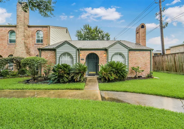 Photo 1 of Sale Pending at 11907 Southlake Dr, Houston, TX 77077 | MLS# 27146732 | Listing updated on 2026-08-27