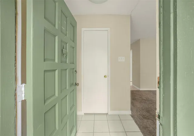 Photo 3 of Sale Pending at 11907 Southlake Dr, Houston, TX 77077 | MLS# 27146732 | Listing updated on 2026-08-27