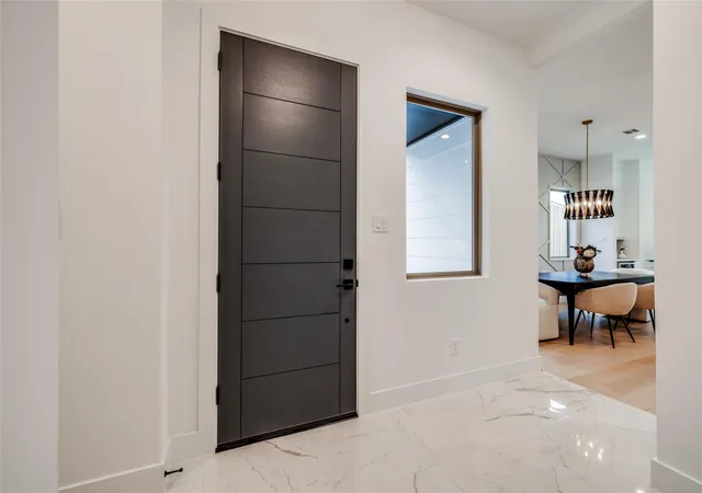 2nd image of 814 W 17th St, Houston, TX 77008 | MLS# 62144090
