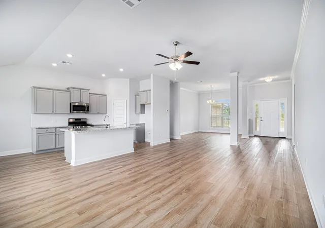 Photo 2 of Single family home for sale at 9 Keystone Ct, Angleton, TX 77515 | MLS# 65836168 | Listing updated on 2026-09-23