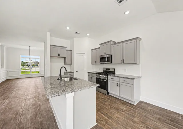 Photo 3 of Single family home for sale at 9 Keystone Ct, Angleton, TX 77515 | MLS# 65836168 | Listing updated on 2026-09-23