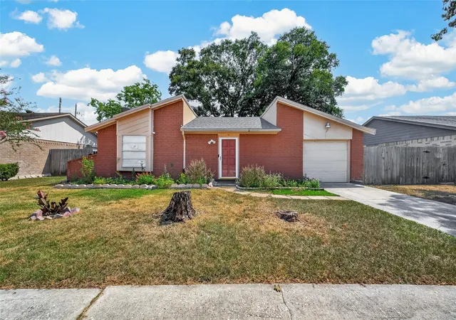 Photo 3 of Single family home for sale at 10706 Thorncliff Dr, Humble, TX 77396 | MLS# 98432265 | Listing updated on 2026-09-17