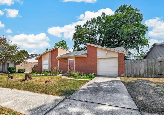 Photo 4 of Single family home for sale at 10706 Thorncliff Dr, Humble, TX 77396 | MLS# 98432265 | Listing updated on 2026-09-17