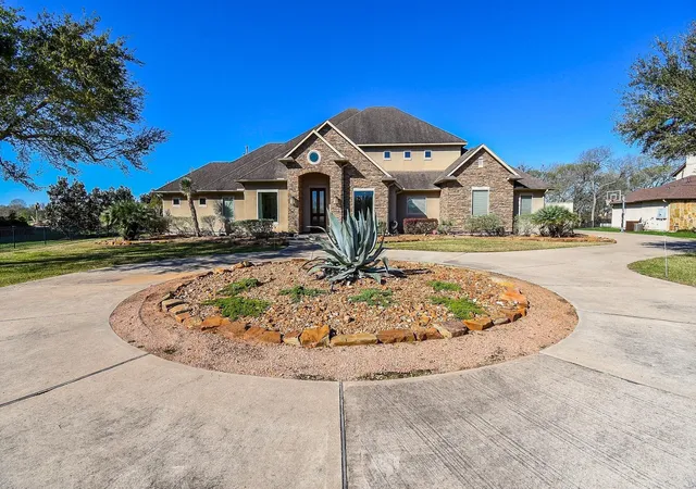 Photo 3 of Sale Pending at 2819 Palmetto Bnd, Richmond, TX 77406 | MLS# 82676779 | Listing updated on 2026-09-06