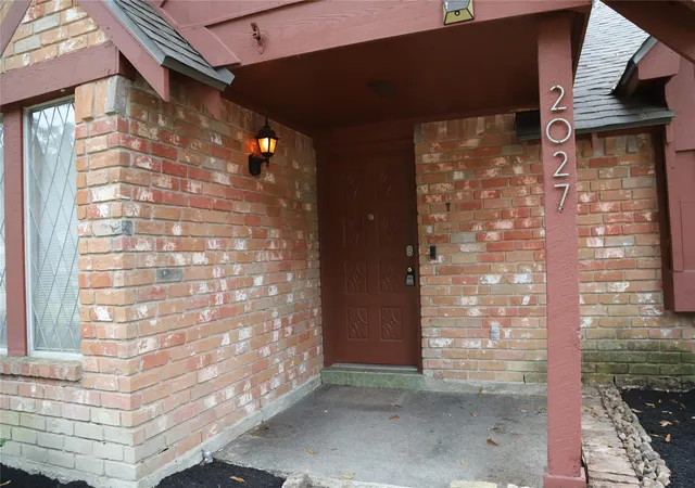 Photo 4 of Single family home for sale at 2027 Shadow Rock Dr, Houston, TX 77339 | MLS# 75995293 | Listing updated on 2026-08-28