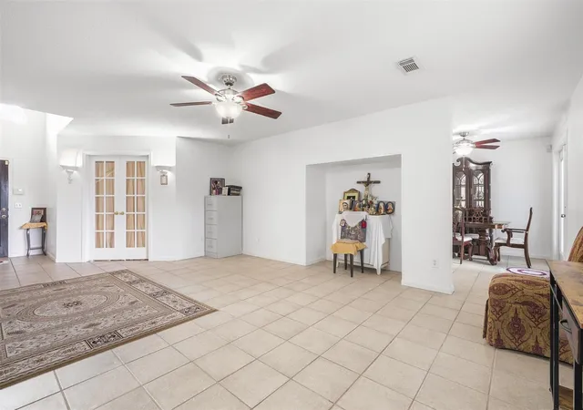 Photo 3 of Single family home for sale at 28723 Sedgefield St, Spring, TX 77386 | MLS# 12771007 | Listing updated on 2026-09-09
