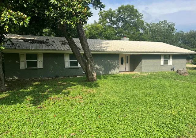Homes for sale in Lexington, TX | 204 N Rockdale St, Lexington, TX 78947 | MLS# 31446607