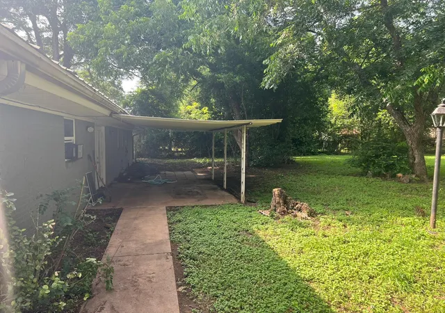 Homes for sale in Lexington, TX | 204 N Rockdale St, Lexington, TX 78947 | MLS# 31446607