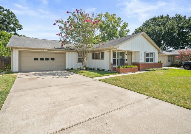 Photo 2 of Single family home for sale at 4830 Hummingbird St, Houston, TX 77035 | MLS# 55008238 | Listing updated on 2026-09-19