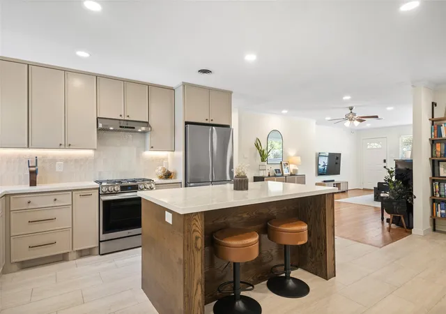 Photo 3 of Single family home for sale at 4830 Hummingbird St, Houston, TX 77035 | MLS# 55008238 | Listing updated on 2026-09-19