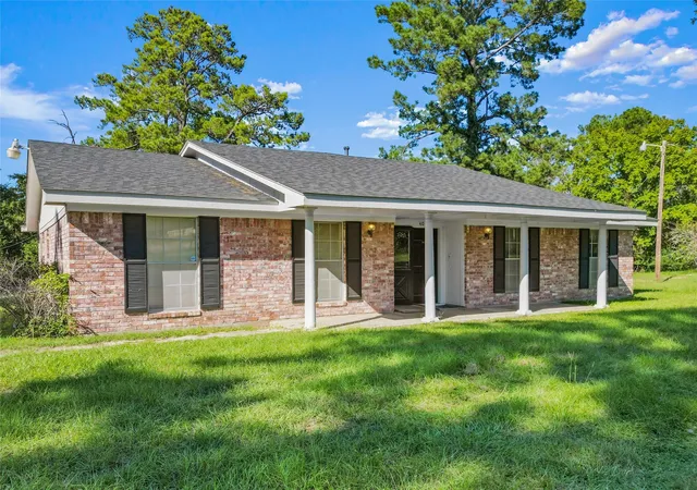 Photo 3 of Single family home for sale at 4016 State Hwy 30 W, Huntsville, TX 77340 | MLS# 17924402 | Listing updated on 2026-09-02