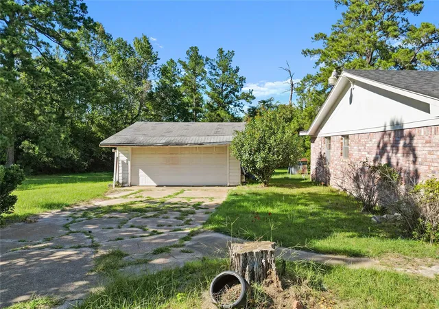 Photo 3 of Single family home for sale at 4016 State Hwy 30 W, Huntsville, TX 77340 | MLS# 17924402 | Listing updated on 2026-09-02