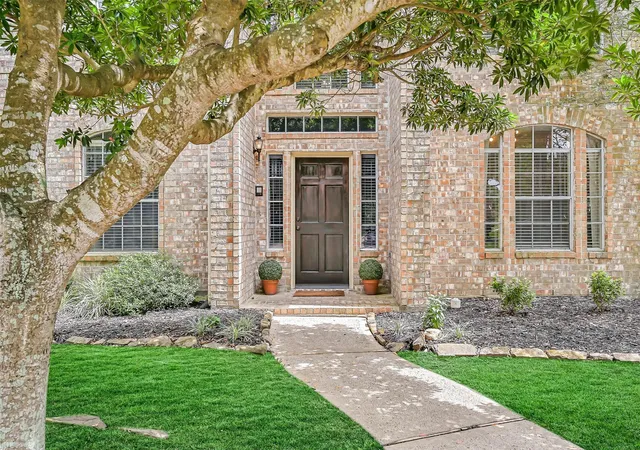 2nd image of 1402 Pine Meadow Ct, Pearland, TX 77581 | MLS# 57544046