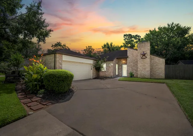 Photo 3 of Sale Pending at 20311 Lake Sherwood Dr, Katy, TX 77450 | MLS# 3519620 | Listing updated on 2026-09-02
