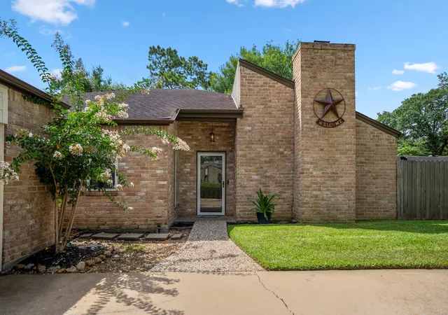 Photo 3 of Sale Pending at 20311 Lake Sherwood Dr, Katy, TX 77450 | MLS# 3519620 | Listing updated on 2026-09-02