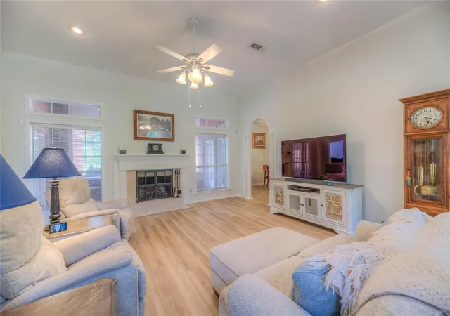 2nd image of 108 Wildwood Dr, Livingston, TX 77351 | MLS# 2244049