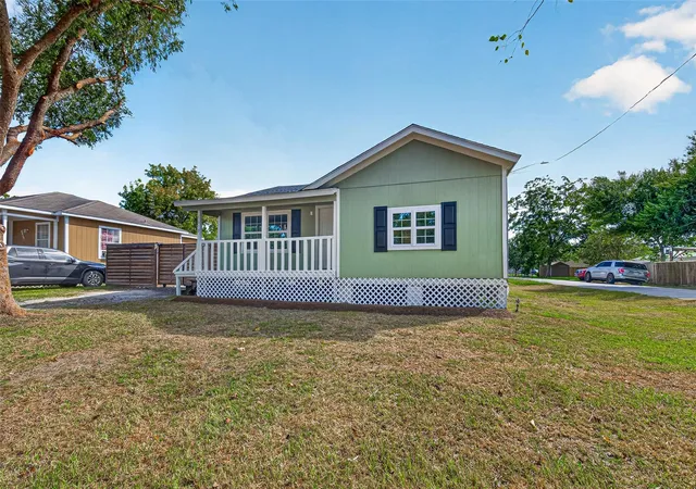 3rd image of 4619 18Th St, Bacliff, TX 77518 | MLS# 23487077