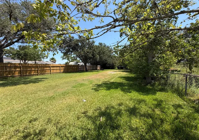 Photo 2 of Land for sale at 1029 8th St, Dickinson, TX 77539 | MLS# 75215837 | Listing updated on 2026-08-24