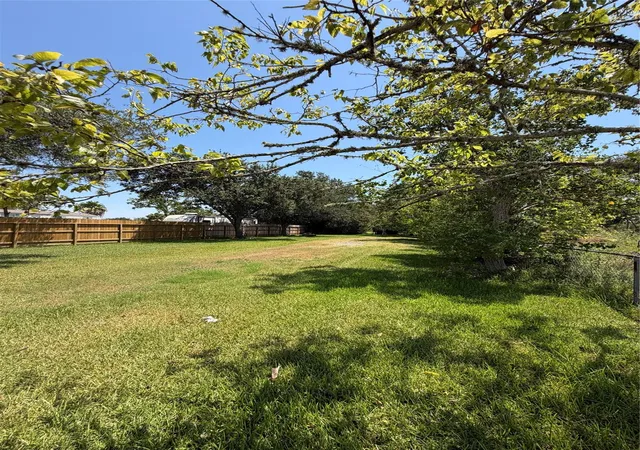 Photo 3 of Land for sale at 1029 8th St, Dickinson, TX 77539 | MLS# 75215837 | Listing updated on 2026-08-24
