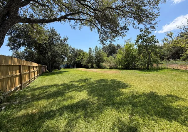 Photo 3 of Sale Pending at 1029 8Th St, Dickinson, TX 77539 | MLS# 75215837 | Listing updated on 2026-10-07