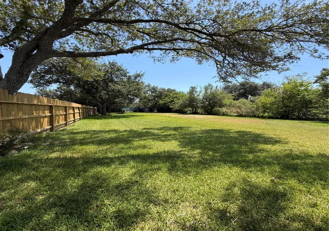 Photo 4 of Sale Pending at 1029 8Th St, Dickinson, TX 77539 | MLS# 75215837 | Listing updated on 2026-10-07