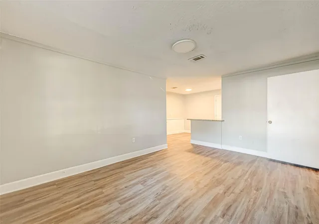 2nd image of 5102 Lyndhurst Dr, Houston, TX 77033 | MLS# 43863454