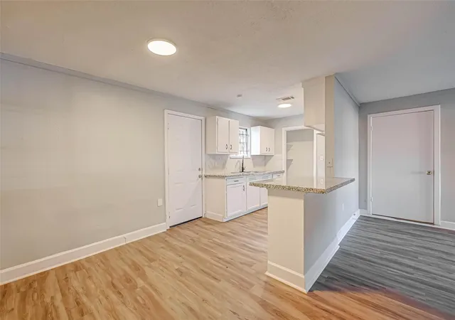 5th image of 5102 Lyndhurst Dr, Houston, TX 77033 | MLS# 43863454