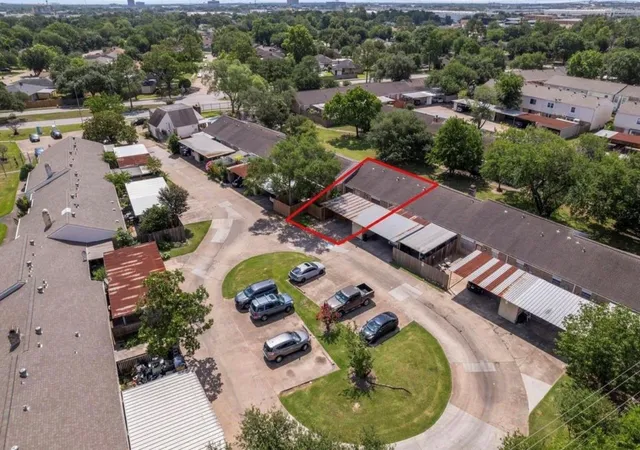 13th image of 8952 Wilcrest Dr, Houston, TX 77099 | MLS# 86979464