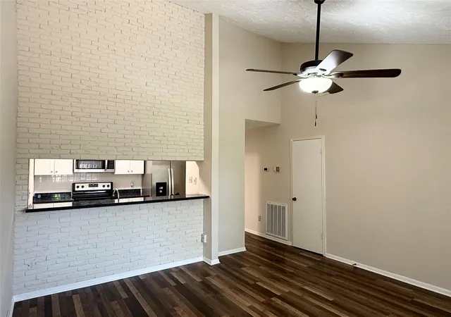 2nd image of 8952 Wilcrest Dr, Houston, TX 77099 | MLS# 86979464