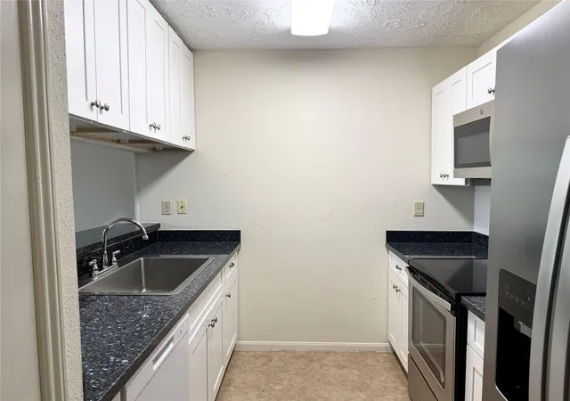 3rd image of 8952 Wilcrest Dr, Houston, TX 77099 | MLS# 86979464