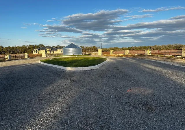 4th image of 642 Windmill Ridge Dr, Blanco, TX 78606 | MLS# 30957374