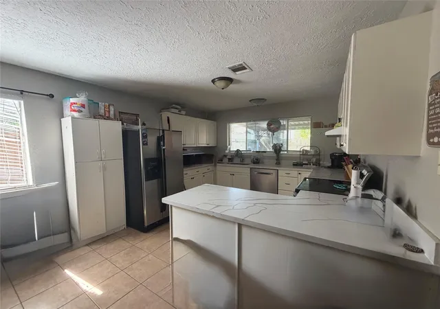 4th image of 9909 Cardinal St, La Porte, TX 77571 | MLS# 41780851