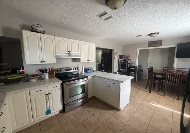 5th image of 9909 Cardinal St, La Porte, TX 77571 | MLS# 41780851