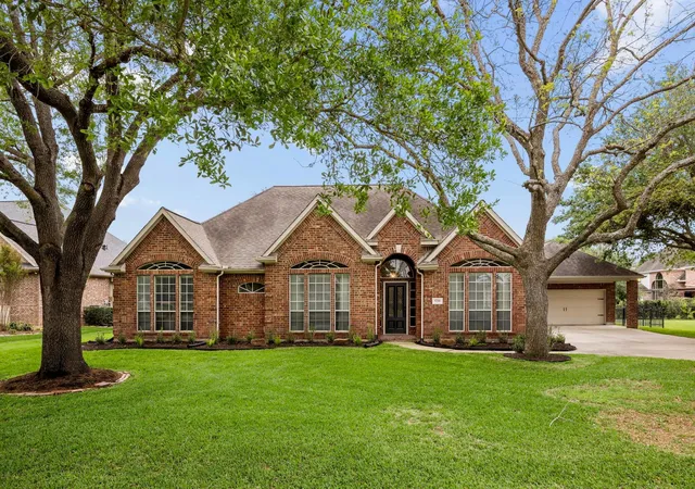 Photo 1 of Single family home for sale at 5210 Weston Dr, Fulshear, TX 77441 | MLS# 45936859 | Listing updated on 2026-07-10