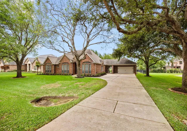 Photo 2 of Single family home for sale at 5210 Weston Dr, Fulshear, TX 77441 | MLS# 45936859 | Listing updated on 2026-07-10