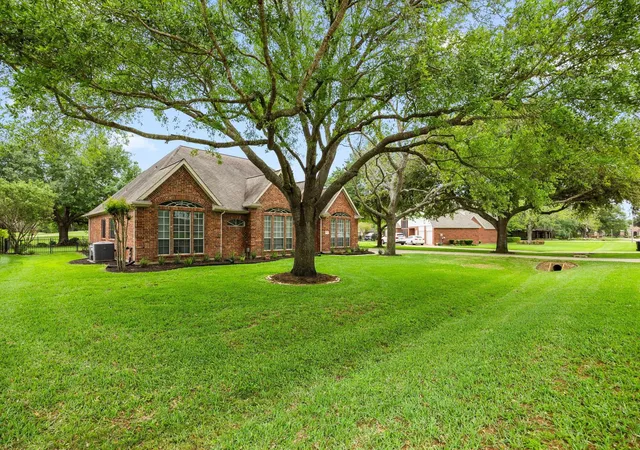 Photo 3 of Single family home for sale at 5210 Weston Dr, Fulshear, TX 77441 | MLS# 45936859 | Listing updated on 2026-07-10
