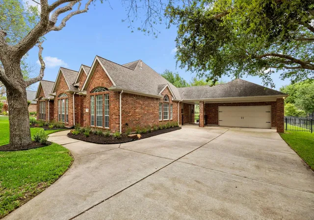 Photo 3 of Single family home for sale at 5210 Weston Dr, Fulshear, TX 77441 | MLS# 45936859 | Listing updated on 2026-07-10