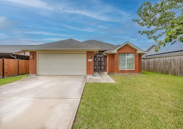 Photo 2 of Sale Pending at 14131 Dartwood Dr, Houston, TX 77049 | MLS# 18128194 | Listing updated on 2026-09-14