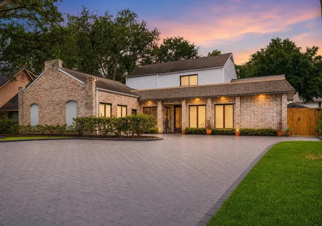 5th image of 3007 Bainbridge Ct, Sugar Land, TX 77478 | MLS# 78324598