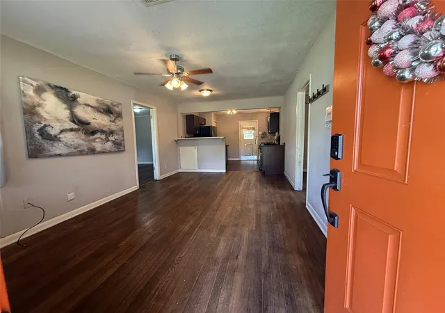 Photo 3 of Single family home for sale at 725 Kyle St, Angleton, TX 77515 | MLS# 29555450 | Listing updated on 2026-10-02