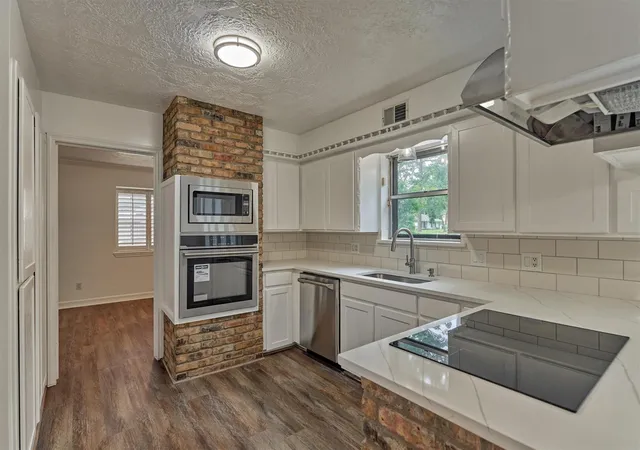 3rd image of 19426 Whitewood Dr, Spring, TX 77373 | MLS# 88472844