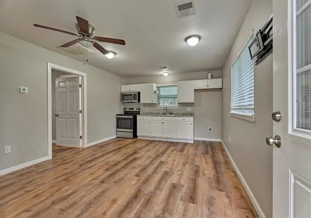 5th image of 19426 Whitewood Dr, Spring, TX 77373 | MLS# 88472844