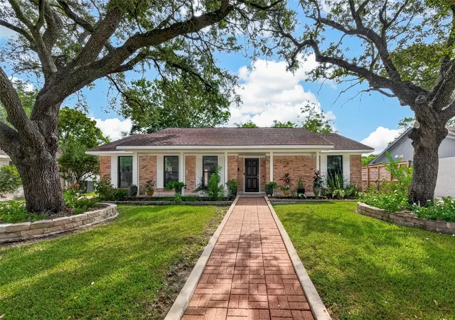 Photo 1 of Single family home for sale at 10807 Chimney Rock Rd, Houston, TX 77096 | MLS# 28616549 | Listing updated on 2026-09-01