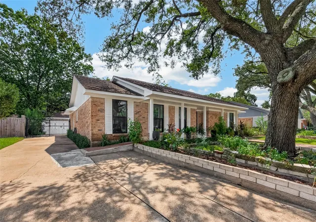 Photo 2 of Single family home for sale at 10807 Chimney Rock Rd, Houston, TX 77096 | MLS# 28616549 | Listing updated on 2026-09-01