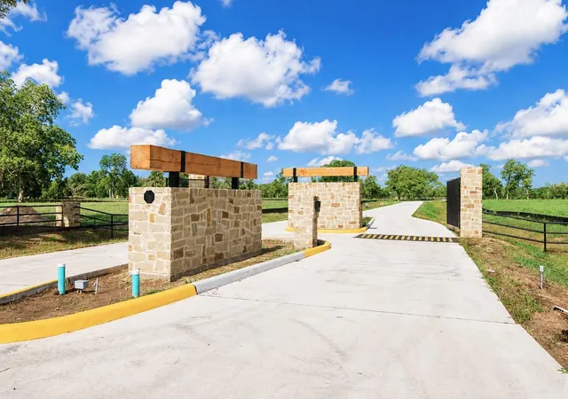4th image of 3309 Doe Haven Ct, Fulshear, TX 77441 | MLS# 95935356