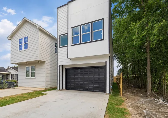 Photo 2 of Single family home for sale at 9735 Pelsey St, Houston, TX 77029 | MLS# 12113534 | Listing updated on 2026-09-19
