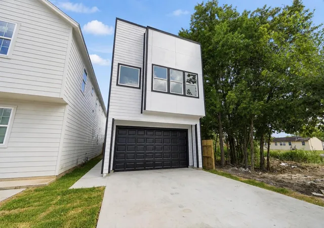 Photo 3 of Single family home for sale at 9735 Pelsey St, Houston, TX 77029 | MLS# 12113534 | Listing updated on 2026-09-19