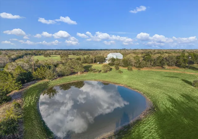Homes for sale in Round Top, TX | 895 S Weyand Rd, Round Top, TX 78954 | MLS# 87299146